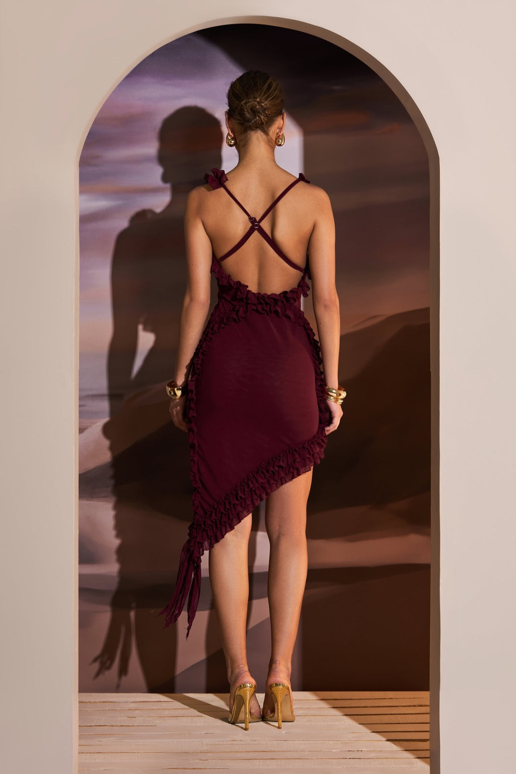 RUFFLE DETAIL ASYMMETRIC DRESS IN DEEP MAROON